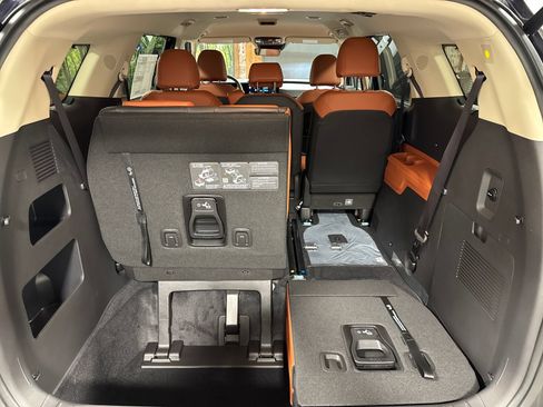New 2026 Kia Carnival EX FWD image 24