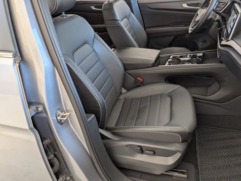 Used 2025 Volkswagen Atlas Cross Sport SEL image 21