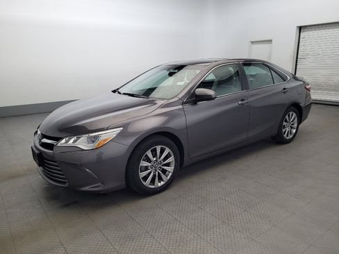 Used 2015 Toyota Camry XLE image 2