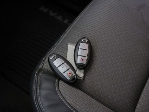 Used 2017 Nissan Titan S image 41