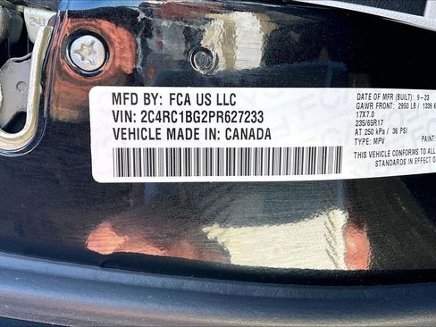 Used 2023 Chrysler Pacifica Touring-L image 33