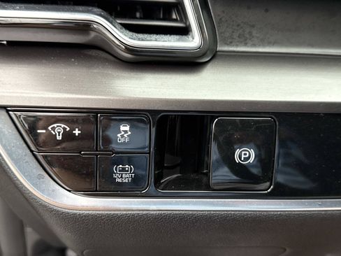 Used 2024 Kia Sportage EX AWD/4WD image 30