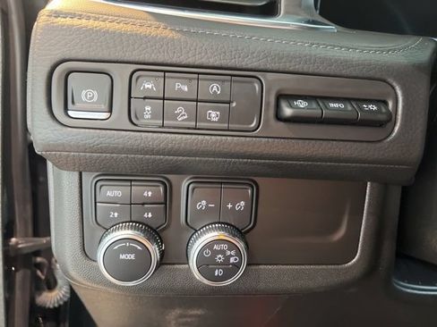 Used 2024 GMC Yukon Denali AWD/4WD image 25
