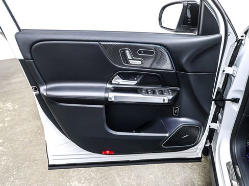 Used 2025 Mercedes-Benz GLB 35 AMG 4MATIC image 22