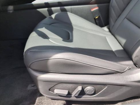 New 2026 Hyundai Elantra Limited FWD image 4