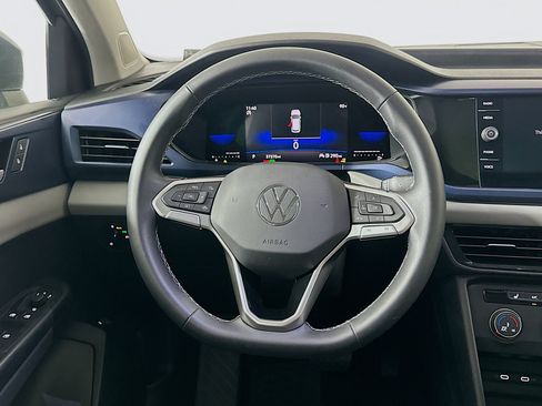 Used 2022 Volkswagen Taos SE w/ Panoramic Sunroof Package FWD image 17