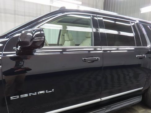Used 2024 GMC Yukon XL Denali image 46