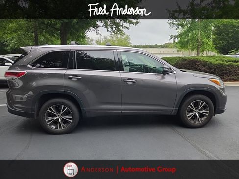 Used 2016 Toyota Highlander XLE FWD image 12