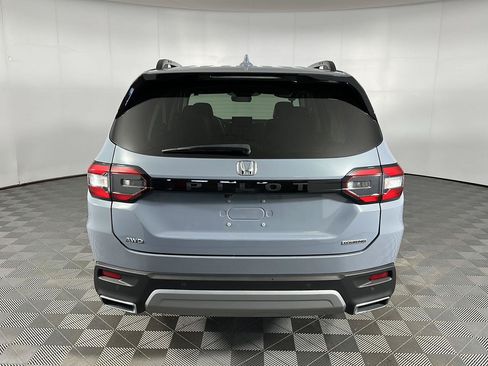 Used 2024 Honda Pilot Touring image 25