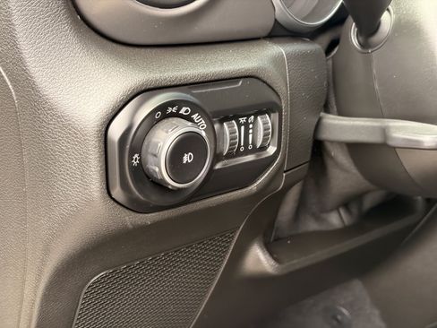 Used 2021 Jeep Wrangler Unlimited Sport AWD/4WD image 19