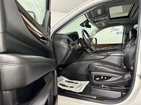 Used 2019 Cadillac Escalade Luxury image 13