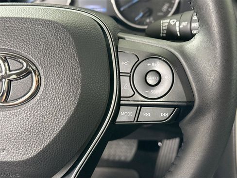 Certified 2022 Toyota RAV4 XLE Premium AWD/4WD image 17