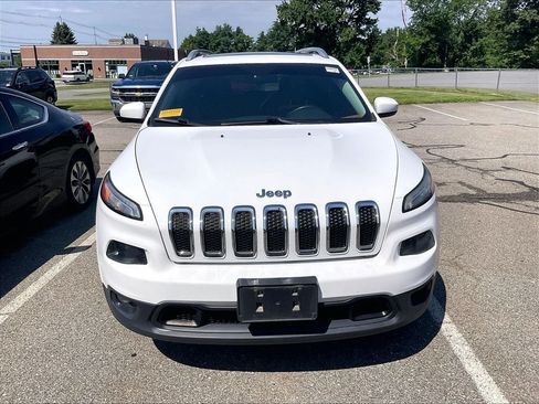 Used 2016 Jeep Cherokee Latitude w/ Comfort/Convenience Group AWD/4WD image 4