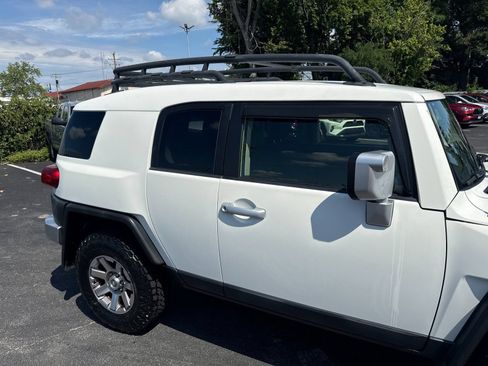 Used 2014 Toyota FJ Cruiser 4WD w/ Convenience Package image 28