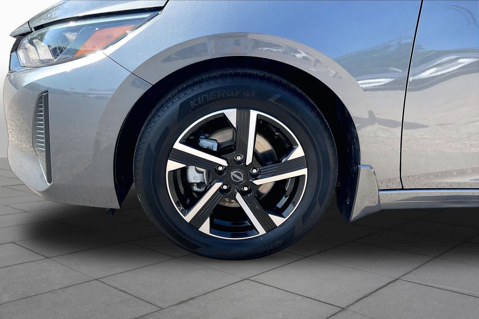 Used 2025 Nissan Sentra SV FWD image 11