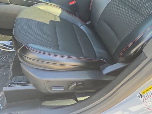 Used 2025 Ford Escape ST-Line w/ Tech Pack #1 FWD image 31