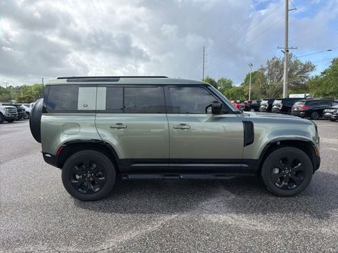 Used 2024 Land Rover Defender 110 X-Dynamic SE image 4