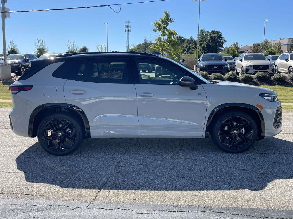 New 2026 Volkswagen Tiguan SE R-Line FWD image 8