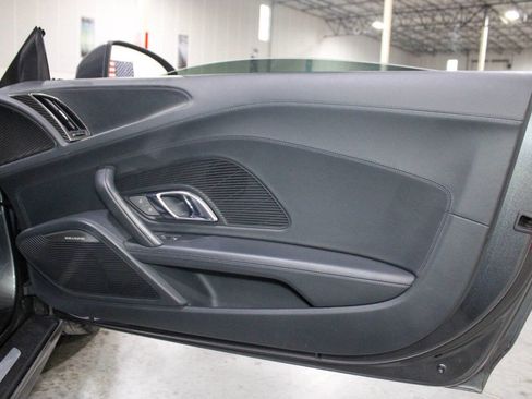 Used 2017 Audi R8 V10 w/ Carbon Exterior Package image 31
