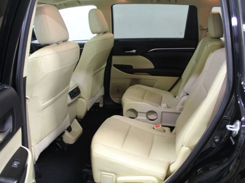Used 2014 Toyota Highlander Limited Platinum image 25