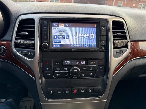 Used 2013 Jeep Grand Cherokee Limited w/ Advance Technology Group image 17