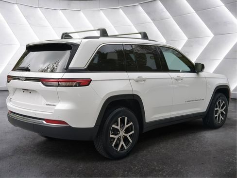 Used 2023 Jeep Grand Cherokee Limited w/ Trailer Tow Prep Group (B) AWD/4WD image 3
