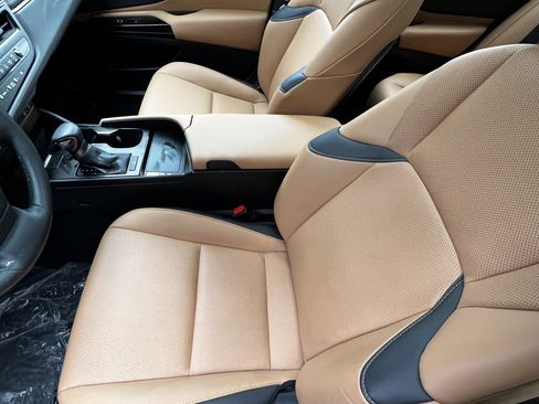 Certified 2023 Lexus ES 350 w/ Premium Package image 15