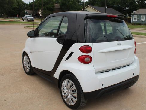 Used 2013 smart fortwo pure RWD image 9