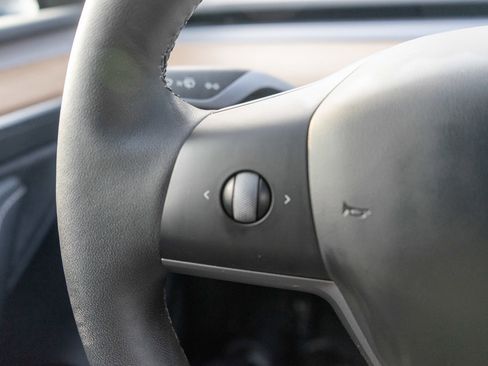 Used 2024 Tesla Model Y Long Range image 23