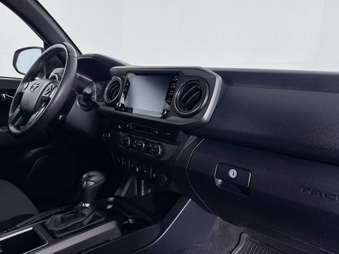 Used 2020 Toyota Tacoma TRD Sport w/ Technology Package RWD image 29