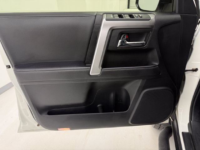 Used 2020 Toyota 4Runner SR5 AWD/4WD image 29