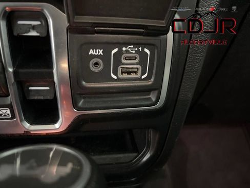 Used 2020 Jeep Wrangler Unlimited Sahara AWD/4WD image 33