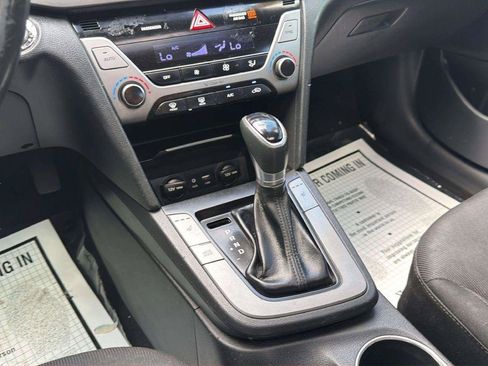 Used 2018 Hyundai Elantra Value Edition FWD image 21