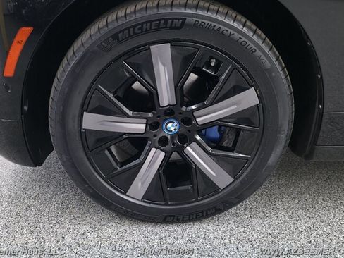 Used 2024 BMW iX xDrive50 w/ Sport Package AWD/4WD image 20