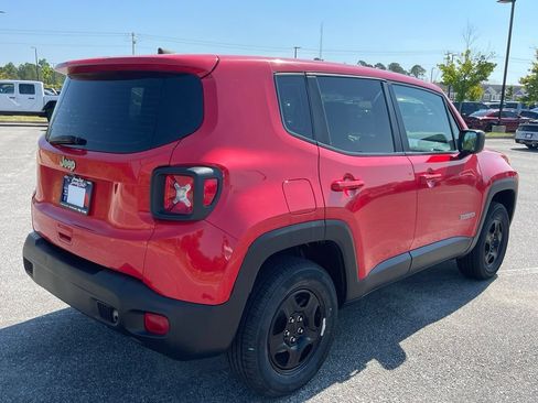 Certified 2022 Jeep Renegade Sport AWD/4WD image 19