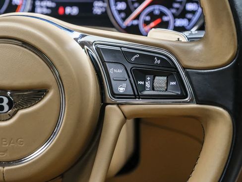 Used 2018 Bentley Bentayga AWD/4WD image 18