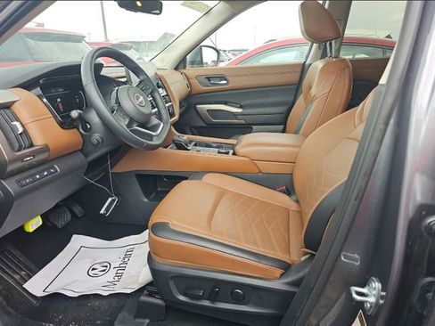 Used 2024 Nissan Pathfinder Platinum w/ Cargo Package image 7