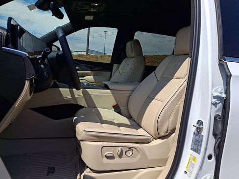 Used 2024 Cadillac Escalade ESV Premium Luxury w/ Performance Package image 13