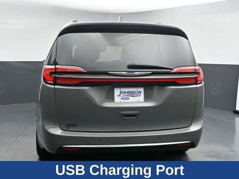Used 2021 Chrysler Pacifica Touring-L FWD image 10