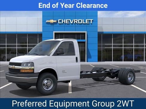New 2025 Chevrolet Express 4500 4500 Series w/ Power Convenience Package image 2