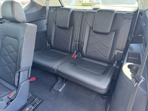 Used 2026 Volkswagen Atlas SE FWD image 13