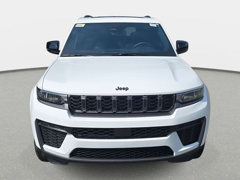 New 2026 Jeep Grand Cherokee Altitude image 2