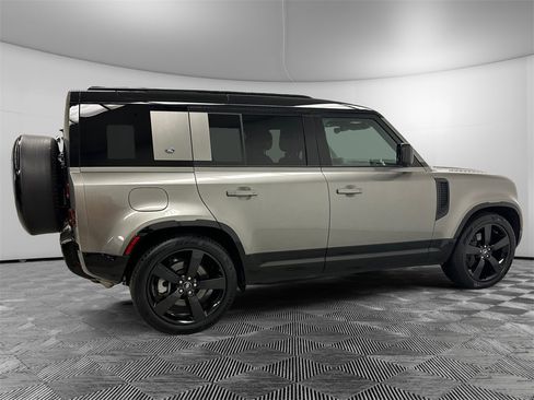 Used 2023 Land Rover Defender 110 X-Dynamic SE image 6