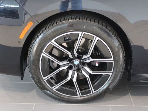 Used 2023 BMW 760i xDrive image 30