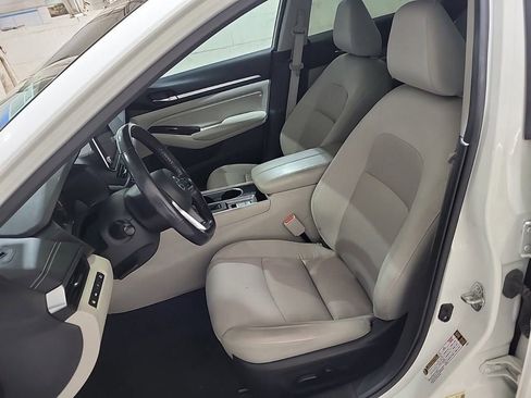 Used 2022 Nissan Altima 2.5 SV w/ SV Premium Package image 9