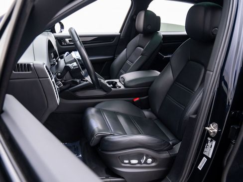 Certified 2021 Porsche Cayenne image 5