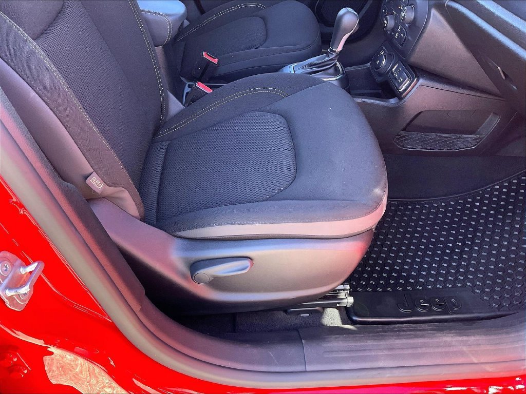 Used 2023 Jeep Renegade Altitude AWD/4WD image 32
