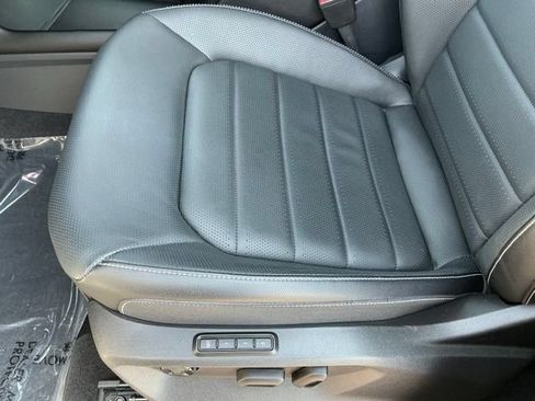 Certified 2024 Volkswagen Atlas Cross Sport SEL R-Line AWD/4WD image 16