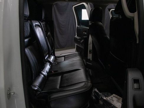 Used 2023 Nissan Frontier SV w/ SV Premium Package image 19