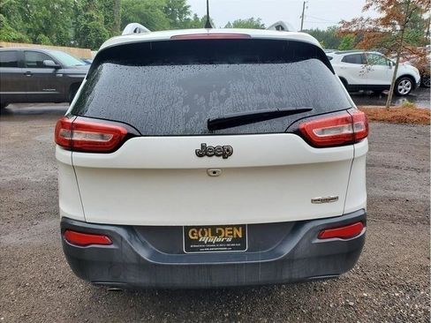 Used 2018 Jeep Cherokee Latitude FWD image 5